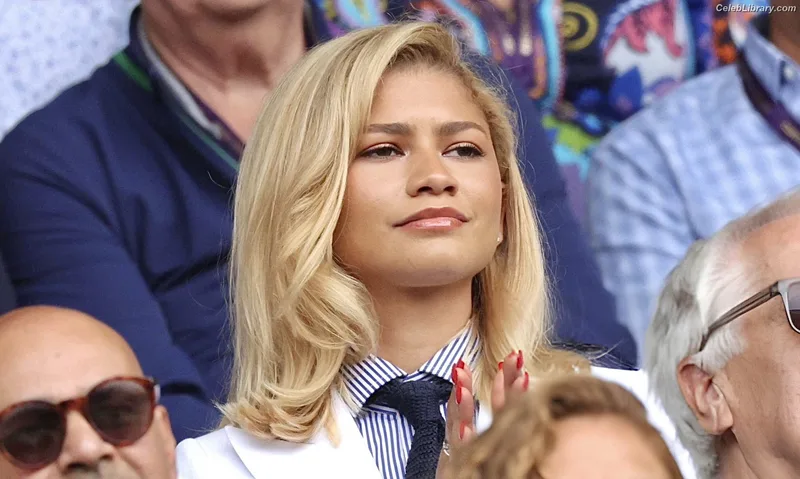 Zendaya photo 13 of 1926