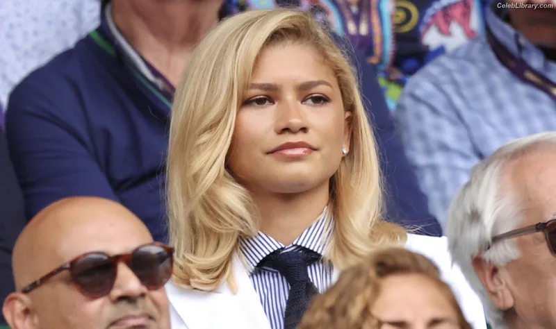 Zendaya photo 15 of 1926