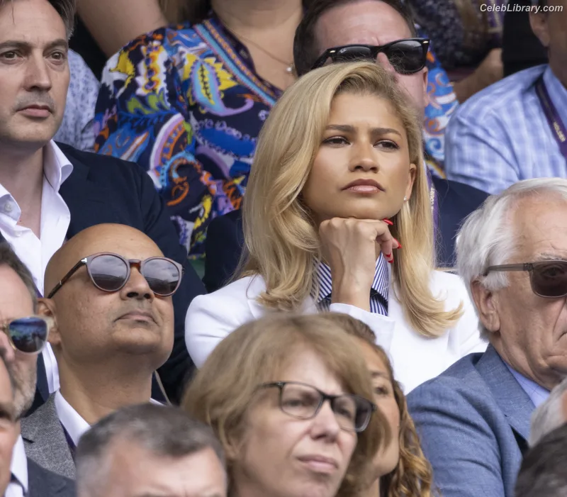 Zendaya photo 17 of 1926