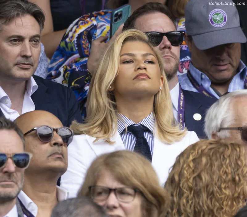 Zendaya photo 18 of 1926