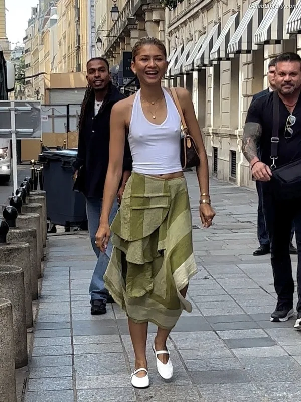 Zendaya photo 20 of 1926