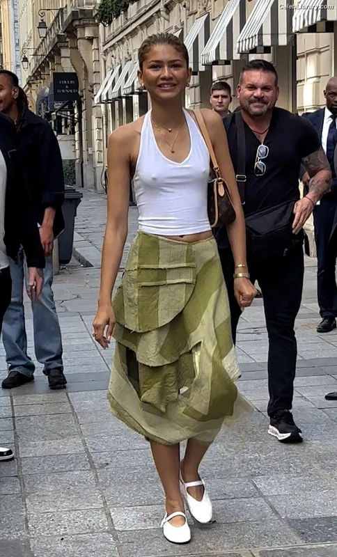 Zendaya photo 21 of 1926