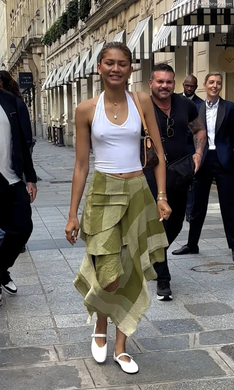 Zendaya photo 22 of 1926