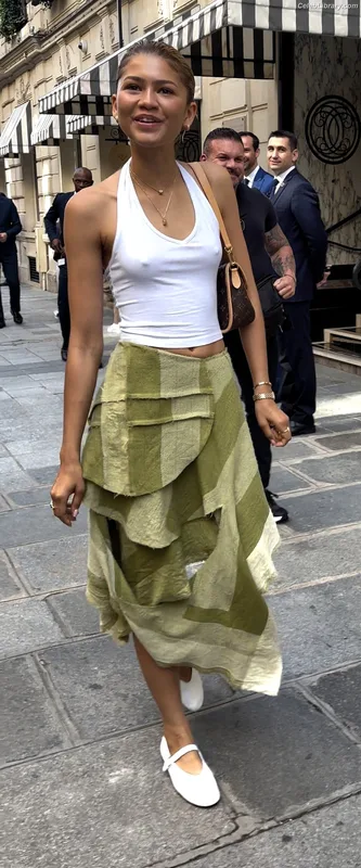 Zendaya photo 23 of 1926