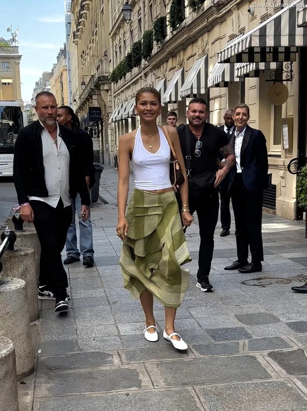 Zendaya photo 2 of 1926