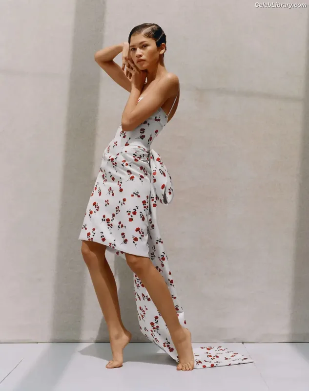 Zendaya photo 9 of 1926