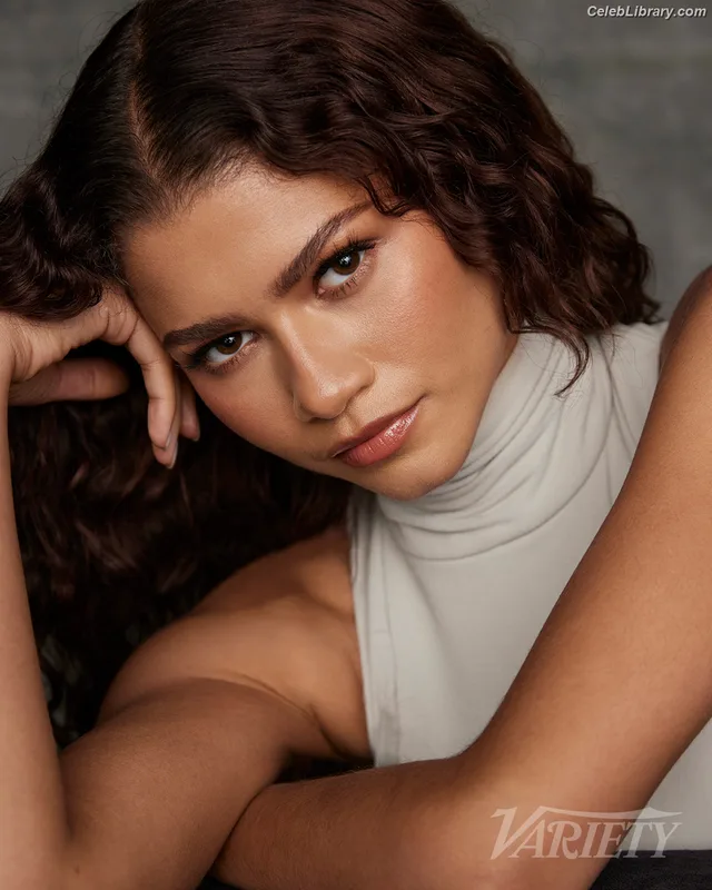 Zendaya photo 20 of 1926