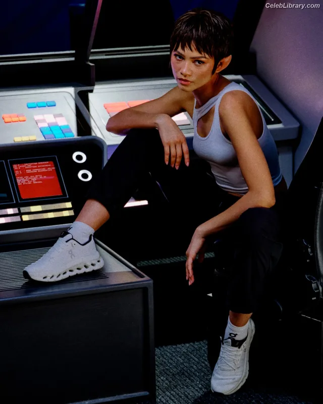 Zendaya photo 15 of 1926