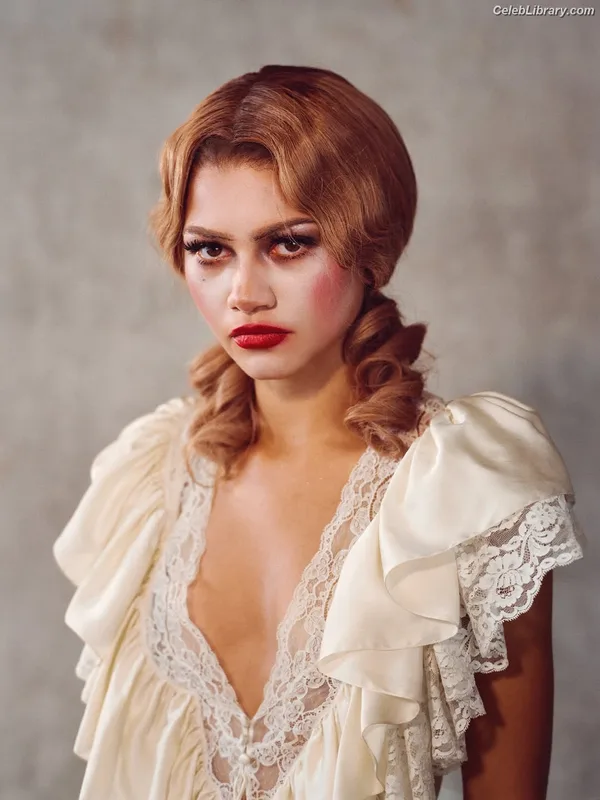 Zendaya photo 7 of 1926