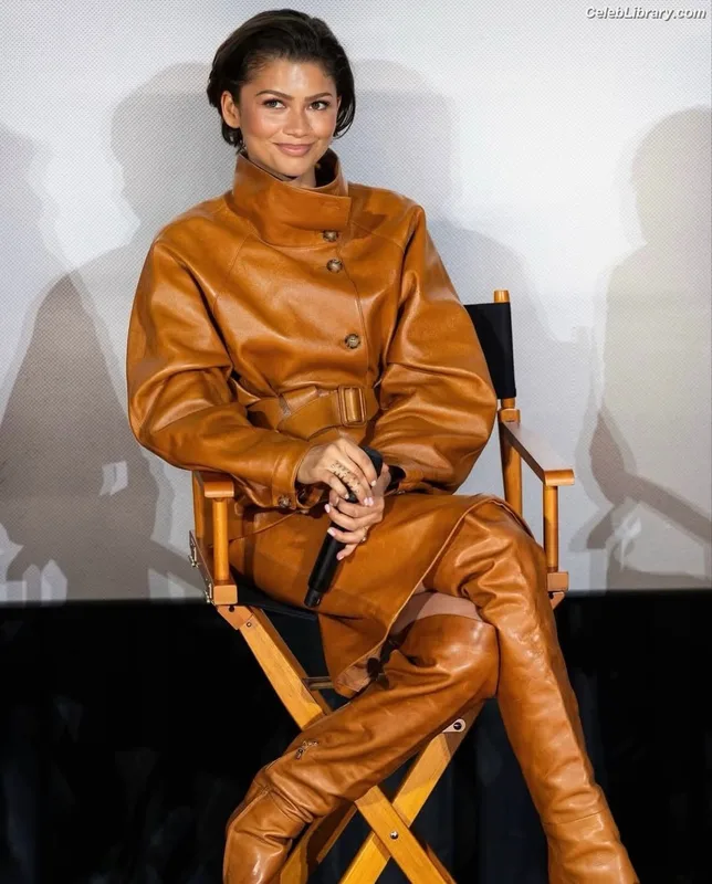 Zendaya photo 15 of 1926