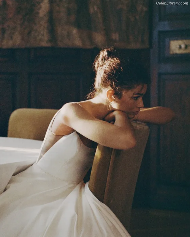 Zendaya photo 22 of 1926