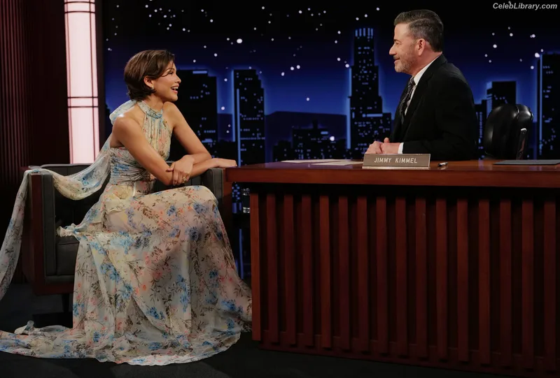 Zendaya photo 5 of 1926