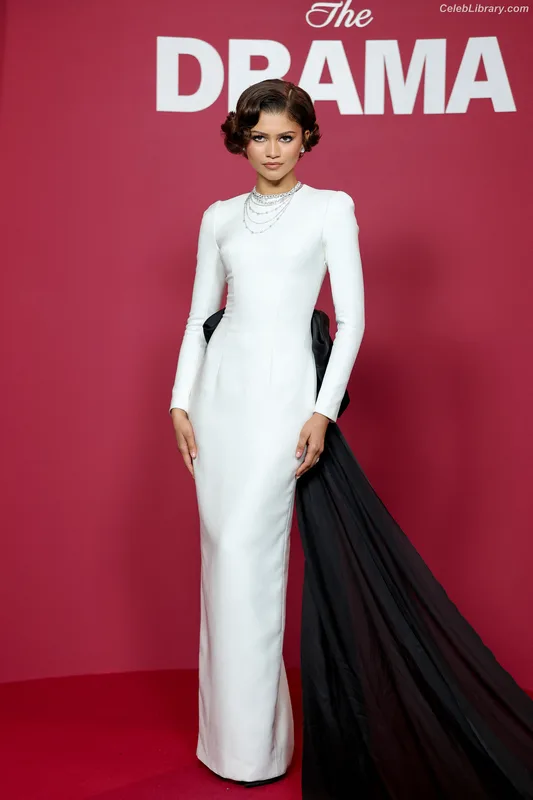 Zendaya photo 19 of 1926