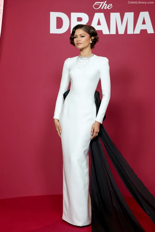 Zendaya photo 20 of 1926