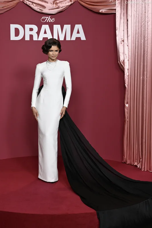 Zendaya photo 21 of 1926