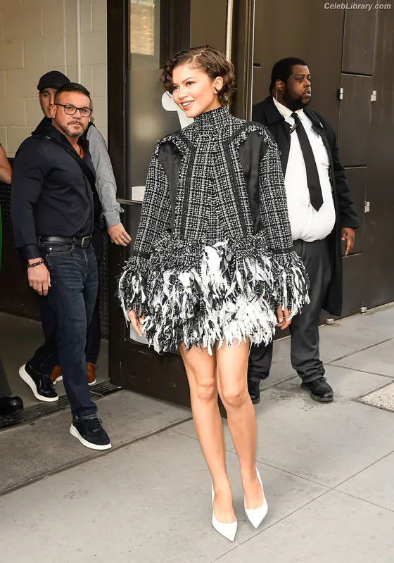 Zendaya photo 2 of 1926