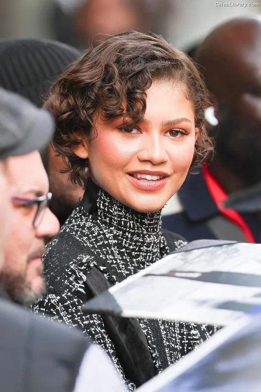 Zendaya photo 4 of 1926