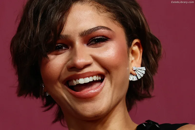 Zendaya photo 2 of 1926