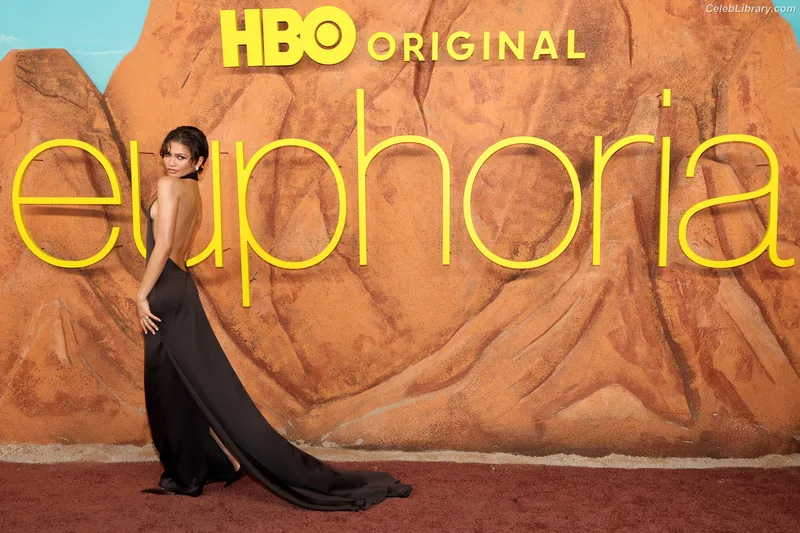 Zendaya photo 19 of 1926