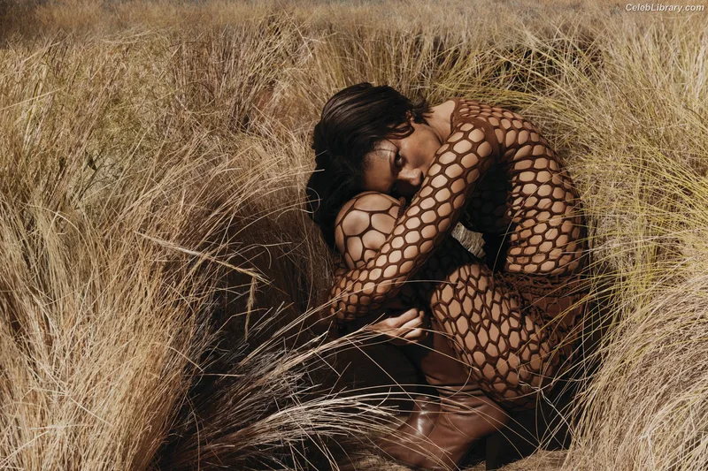 Zendaya photo 21 of 1926