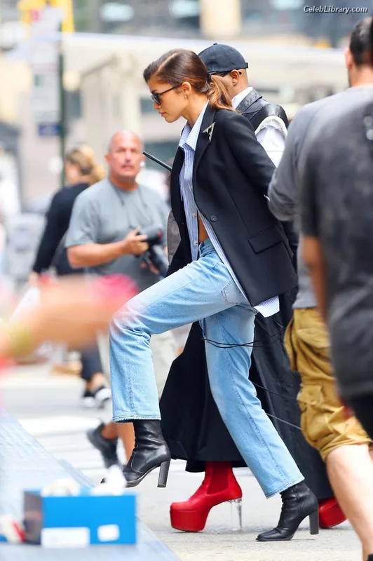Zendaya photo 24 of 1926