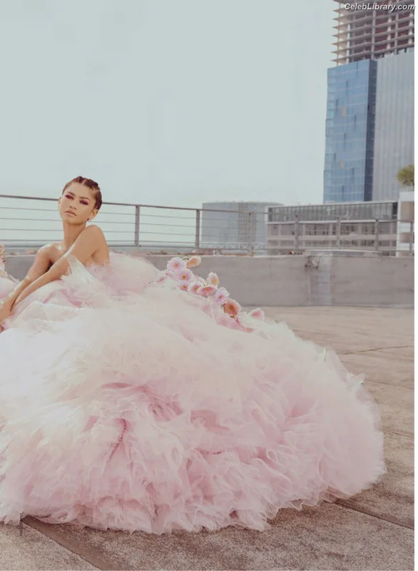 Zendaya photo 11 of 1926