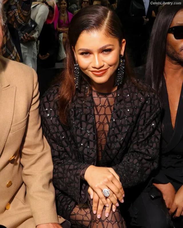 Zendaya photo 19 of 1926