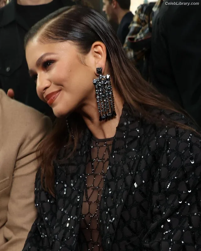 Zendaya photo 20 of 1926