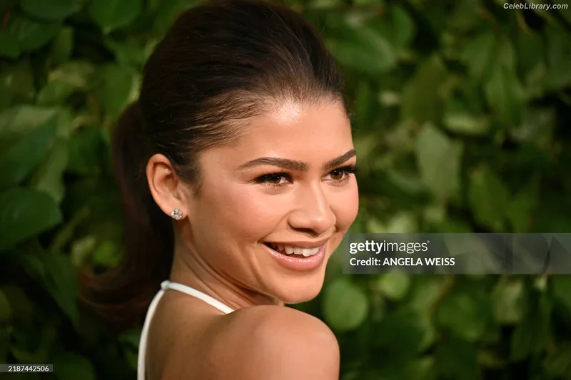 Zendaya photo 14 of 1926