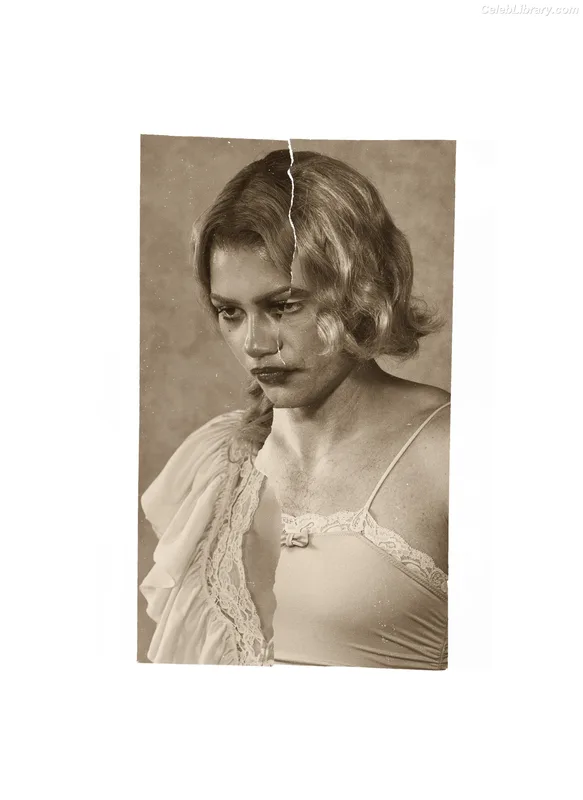Zendaya photo 1 of 1926