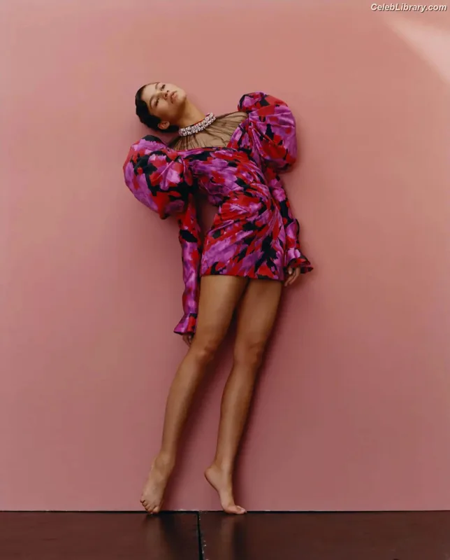 Zendaya photo 4 of 1926