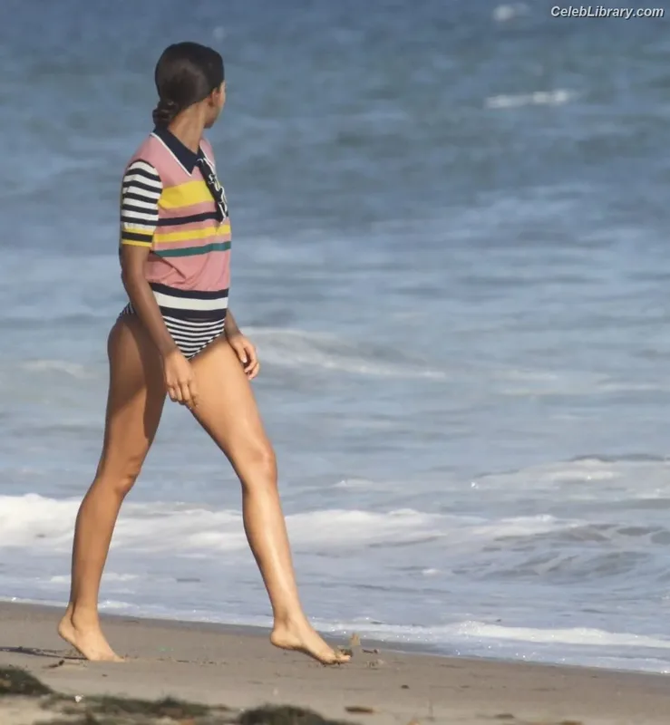 Zendaya photo 23 of 1926