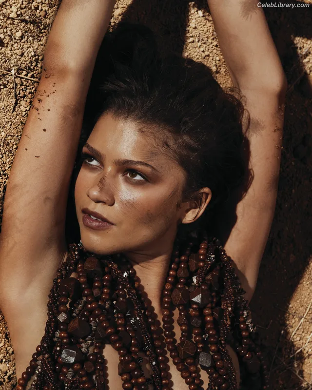 Zendaya photo 8 of 1926