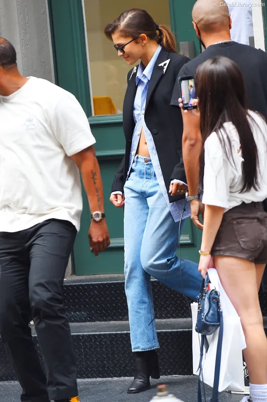 Zendaya photo 9 of 1926