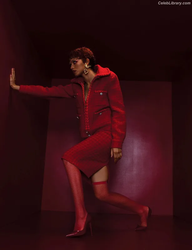 Zendaya photo 21 of 1926
