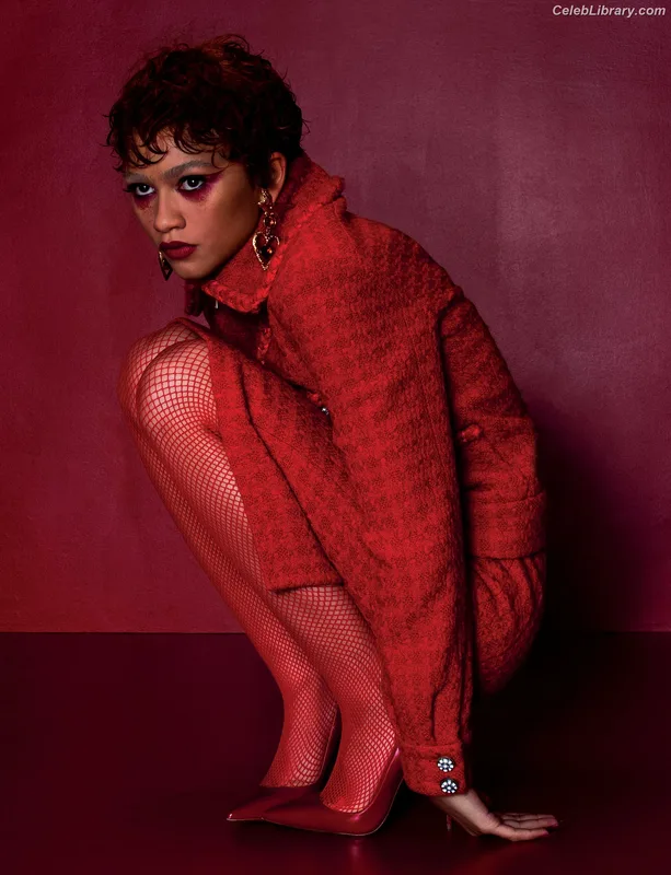 Zendaya photo 2 of 1926
