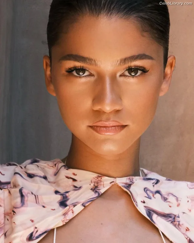 Zendaya photo 24 of 1926