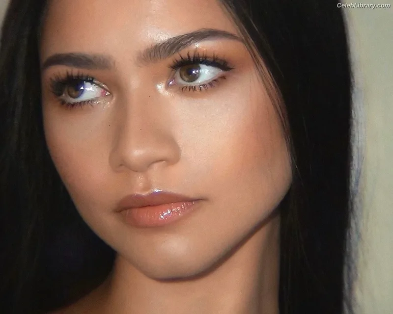 Zendaya photo 9 of 1926