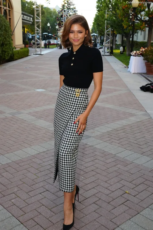 Zendaya photo 4 of 1926