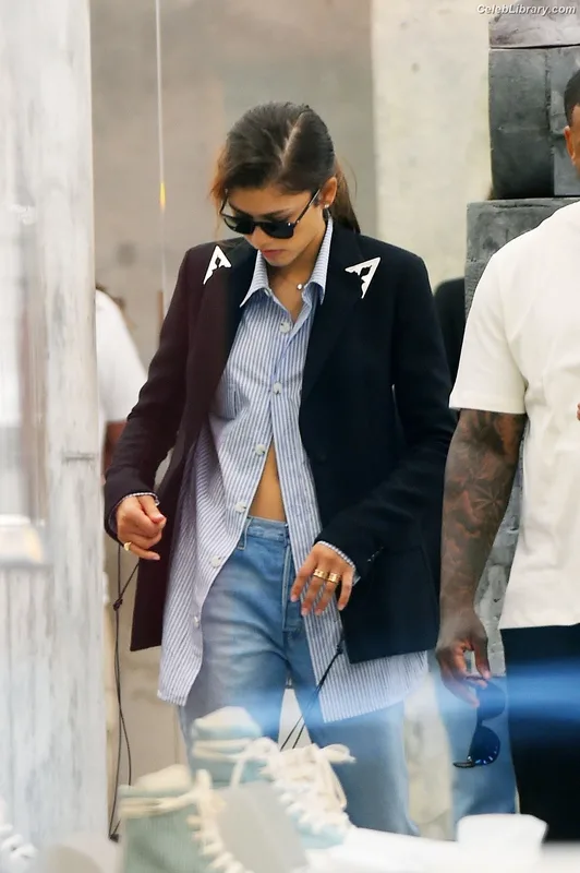 Zendaya photo 5 of 1926