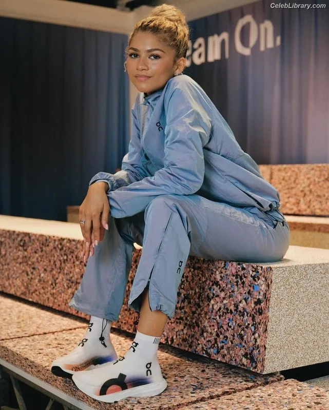 Zendaya photo 7 of 1926