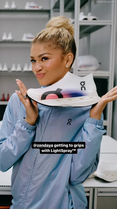 Zendaya photo 8 of 1926