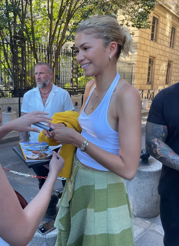 Zendaya photo 13 of 1926
