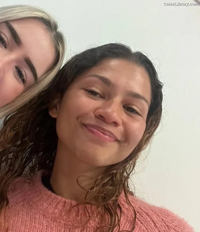 Zendaya photo 19 of 1926