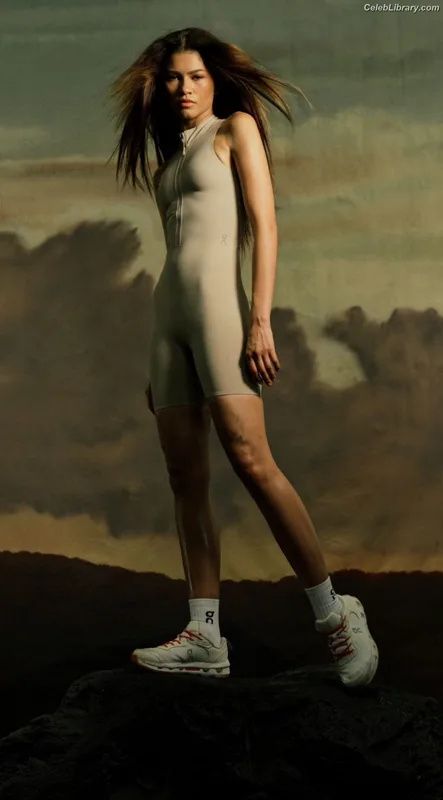 Zendaya photo 6 of 1926