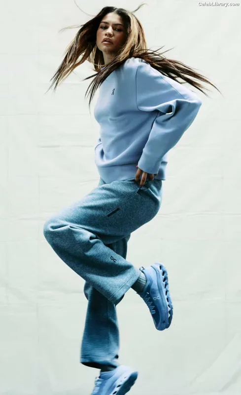 Zendaya photo 8 of 1926