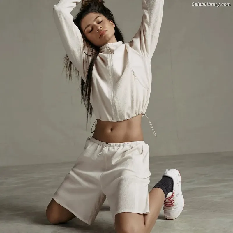 Zendaya photo 17 of 1926