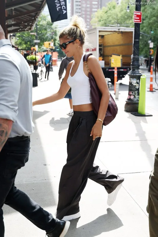 Zendaya photo 4 of 1926