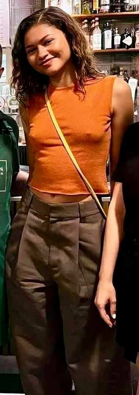 Zendaya photo 5 of 1926