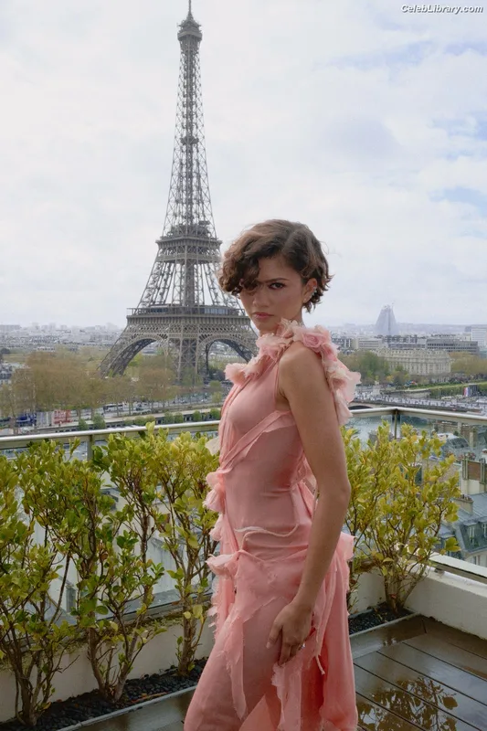 Zendaya photo 10 of 1926